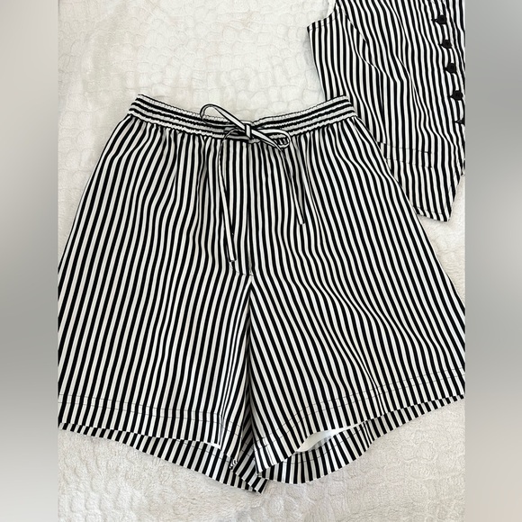 VINTAGE 90s vest and high waisted shorts set w vertical white and black stripes - Picture 4 of 15